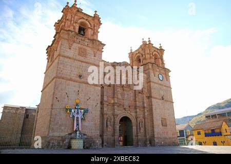 Impressionnante vue de la cathédrale Basilique Saint Charles Borromée ou cathédrale de Puno, Puno, Pérou, Amérique du Sud Banque D'Images