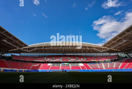 Leipzig, Allemagne. 11 juin 2024. Football : Championnat d'Europe, Open Media Day Leipzig Stadium. Les préparatifs pour le premier match au stade du Championnat d'Europe de Leipzig sont presque terminés. Le 18 juin, le Portugal et la République tchèque se retrouveront ici en phase de groupes. Crédit : Jan Woitas/dpa/Alamy Live News Banque D'Images