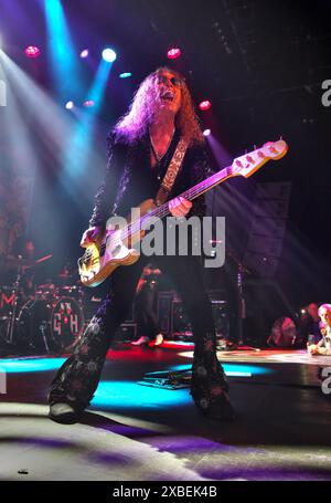 Glenn Hughes beim Konzert mit seiner Band AM 15. Mai 2024 im Boerderij in Zoetermeer, Niederlande. Glenn Hughes a 15 ans. Mai 2024 im Boerderij in Zoetermeer, Niederlande anlässlich seiner 50 Years Burn album Tour 2024. Zoetermeer Südholland Niederlande *** Glenn Hughes en concert avec son groupe le 15 mai 2024 au Boerderij à Zoetermeer, pays-Bas Glenn Hughes le 15 mai 2024 au Boerderij à Zoetermeer, pays-Bas à l'occasion de sa tournée de 50 ans Burn album Tour 2024 Zoetermeer South Holland pays-Bas Banque D'Images