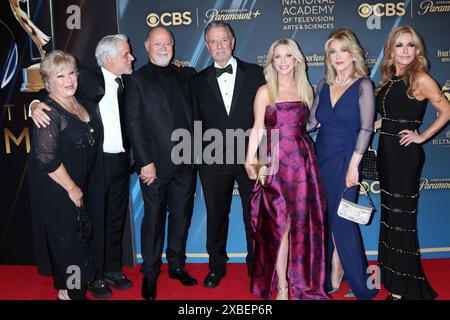 7 juin 2024, Los Angeles, CA, USA : LOS ANGELES - 7 juin : Beth Maitland, Christian LeBlanc, Ed Scott, Eric Braeden, Lauralee Bell, Melody Thomas Scott, Tracey Bregman arrive aux 51e Daytime Emmy Awards à l'hôtel Bonaventure le 7 juin 2024 à Los Angeles, CA. (crédit image : © Kay Blake/ZUMA Press Wire) USAGE ÉDITORIAL SEULEMENT! Non destiné à UN USAGE commercial ! Banque D'Images