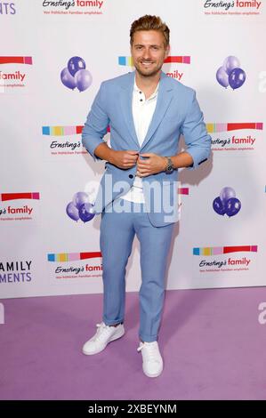 Jörn Schlönvoigt BEI der Ernsting s Family Fashion Show 2024 im Hotel Atlantic. Hambourg, 11.06.2024 *** Jörn Schlönvoigt au salon de mode familial Ernsting 2024 à l'hôtel Atlantic Hamburg, 11 06 2024 Foto:xgbrcix/xFuturexImagex enrstings 4644 Banque D'Images