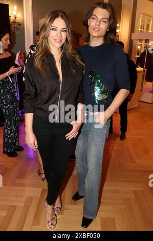 Elizabeth Hurley mit Sohn Damian Hurley BEI der Ernsting s Family Fashion Show 2024 im Hotel Atlantic. Hambourg, 11.06.2024 *** Elizabeth Hurley avec son fils Damian Hurley au Ernsting Family Fashion Show 2024 à l'Hôtel Atlantic Hamburg, 11 06 2024 Foto:xgbrcix/xFuturexImagex enrstings 4717 Banque D'Images