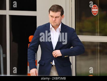 Wilmington, États-Unis. 07 juin 2024. Garrett Ziegler, auteur du rapport sur l'ordinateur portable Hunter Biden, quitte le J. Caleb Boggs Federal Building à Wilmington, Delaware au cours de la cinquième journée du procès de Hunter Biden pour possession illégale d'une arme de poing et mensonge sur sa consommation de drogue quand il a acheté l'arme en 2018, le vendredi 7 juin 2024. Photo de Saquan Stimpson/CNP/ABACAPRESS. COM Credit : Abaca Press/Alamy Live News Banque D'Images