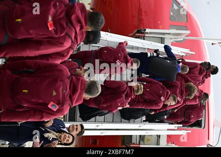 Zaventem, Belgique. 12 juin 2024. Les joueurs belges photographiés lors du départ de l'équipe nationale belge de football Red Devils pour l'Allemagne pour les Championnats d'Europe de football Euro 2024, à l'aéroport international de Bruxelles, à Zaventem, mercredi 12 juin 2024. Les Red Devils jouent dans le groupe F aux Championnats d'Europe Euro 2024 en Allemagne. BELGA PHOTO DIRK WAEM crédit : Belga News Agency/Alamy Live News Banque D'Images