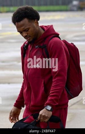 Zaventem, Belgique. 12 juin 2024. La belge lois Openda photographiée lors du départ de l'équipe nationale belge de football Red Devils en Allemagne pour les Championnats d'Europe de football Euro 2024, à l'aéroport international de Bruxelles, à Zaventem, mercredi 12 juin 2024. Les Red Devils jouent dans le groupe F aux Championnats d'Europe Euro 2024 en Allemagne. BELGA PHOTO DIRK WAEM crédit : Belga News Agency/Alamy Live News Banque D'Images