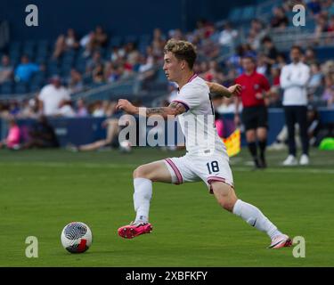 Kansas City, Kansas, États-Unis. 11 juin 2024. L'équipe des États-Unis et l'équipe du Japon se réunissent pour le dernier match de l'équipe des États-Unis avant les Jeux olympiques de 2024. Sur la photo, l'attaquant Griffin Yow #18 de l'équipe des États-Unis lors de la première moitié du match au Children's Mercy Park à Kansas City, KS, le 11 juin 2024. (Crédit image : © Serena S.Y. Hsu/ZUMA Press Wire) USAGE ÉDITORIAL SEULEMENT! Non destiné à UN USAGE commercial ! Banque D'Images