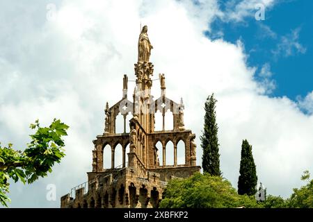 Nyons situé dans les Baronnies. La tour Randonne transformée en chapelle en 1862, Alpes de haute Provence. Provence-Alpes-Côte d'Azur. France Banque D'Images