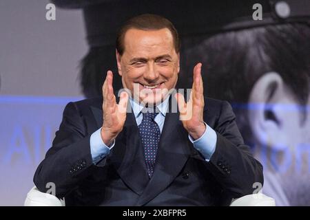 Roma, Italie. 14 janvier 2015. Foto Roberto Monaldo/LaPresse14-01-2015 Roma Politica Manifestazione 'si, amo l'Italia', Organizata dai club Forza Silvio Nella foto Silvio Berlusconi photo Roberto Monaldo/LaPresse 14-01-2015 Rome (Italie) Réunion organisée par le club 'Forza Silvio' sur la photo Silvio Berlusconi crédit : LaPresse/Alamy Live News Banque D'Images