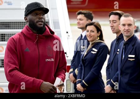 Zaventem, Belgique. 12 juin 2024. Le belge Romelu Lukaku photographié lors du départ de l'équipe nationale belge de football Red Devils en Allemagne pour les Championnats d'Europe de football Euro 2024, à l'aéroport international de Bruxelles, à Zaventem, mercredi 12 juin 2024. Les Red Devils jouent dans le groupe F aux Championnats d'Europe Euro 2024 en Allemagne. BELGA PHOTO DIRK WAEM crédit : Belga News Agency/Alamy Live News Banque D'Images