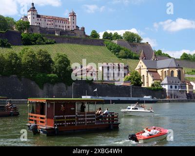 Géographie / voyage, Allemagne, Bavière, Wuerzbourg, forteresse Marienberg, main, Boats, Wuerzburg, AUTORISATION-DROITS-SUPPLÉMENTAIRES-INFO-NON-DISPONIBLE Banque D'Images