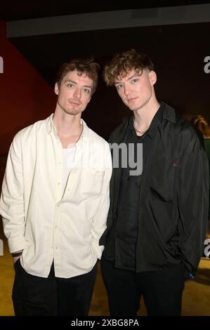 Heiko Lochmann und Roman Lochmann beim Special screening der 2. Staffel der Sky maintenant Serie House of the Dragon im CineStar Berlin-Tegel. Berlin, 11.06.2024 *** Heiko Lochmann et Roman Lochmann lors de la projection spéciale de la saison 2 de la série Sky Now House of the Dragon au CineStar Berlin Tegel Berlin, 11 06 2024 Foto:XF.xKernx/xFuturexImagex House 4623 20240612 Banque D'Images