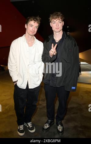 Heiko Lochmann und Roman Lochmann beim Special screening der 2. Staffel der Sky maintenant Serie House of the Dragon im CineStar Berlin-Tegel. Berlin, 11.06.2024 *** Heiko Lochmann et Roman Lochmann lors de la projection spéciale de la saison 2 de la série Sky Now House of the Dragon au CineStar Berlin Tegel Berlin, 11 06 2024 Foto:XF.xKernx/xFuturexImagex House 4622 20240612 Banque D'Images