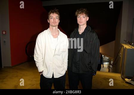 Heiko Lochmann und Roman Lochmann beim Special screening der 2. Staffel der Sky maintenant Serie House of the Dragon im CineStar Berlin-Tegel. Berlin, 11.06.2024 *** Heiko Lochmann et Roman Lochmann lors de la projection spéciale de la saison 2 de la série Sky Now House of the Dragon au CineStar Berlin Tegel Berlin, 11 06 2024 Foto:XF.xKernx/xFuturexImagex House 4624 20240612 Banque D'Images