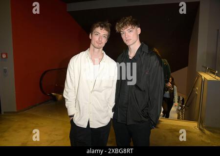 Heiko Lochmann und Roman Lochmann beim Special screening der 2. Staffel der Sky maintenant Serie House of the Dragon im CineStar Berlin-Tegel. Berlin, 11.06.2024 *** Heiko Lochmann et Roman Lochmann lors de la projection spéciale de la saison 2 de la série Sky Now House of the Dragon au CineStar Berlin Tegel Berlin, 11 06 2024 Foto:XF.xKernx/xFuturexImagex House 4625 20240612 Banque D'Images