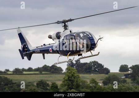 L'équipe Gazelle Display débarque au salon aéronautique de la RAF Cosford, Midlands, Royaume-Uni, le 9 mai 2024 Banque D'Images