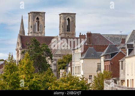 L'abbaye Saint-Martin de Laon est fondée en 1124 par l'évêque de Laon, Barthélemy de Jur, et Norbert de Xanten qui y installent douze chanoines réguliers Banque D'Images