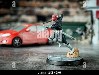 Baron Helmut Zemo a peint Marvel Crisis Protocol figure, Atomic Mass Games © Clarissa Debenham / Alamy Banque D'Images