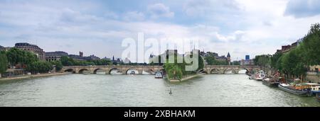 Pont de pierre sur Seine in Paris France Banque D'Images