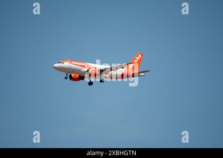 20240530 Flughafen PALMA PALMA, ESPAGNE - MAI 30 2024 : OE-LQB EASYJET EUROPE AIRBUS A319-100 AT - Flughafen Palma le 30 mai 2024 à Palma, . Palma Baleares Espagne *** 20240530 Palma Airport PALMA, ESPAGNE MAI 30 2024 OE LQB EASYJET EUROPE AIRBUS A319 100 à Palma Airport le 30 mai 2024 à Palma, Palma Baleares Espagne Banque D'Images