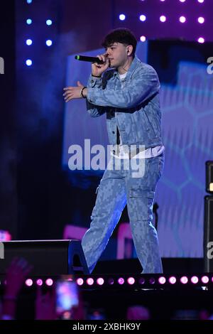 Petit se produit lors des TIM Summer Hits à Piazza del Popolo à Rome, en Italie, le 11 juin 2024. (Photo de Domenico Cippitelli/NurPhoto) Banque D'Images