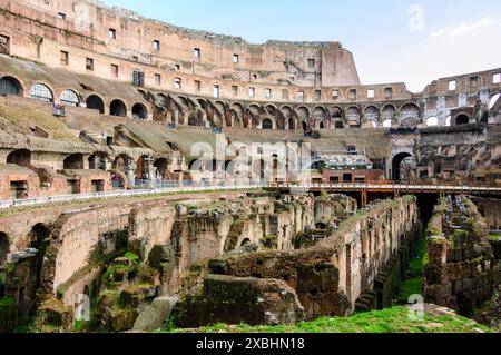 Les entrailles du Colosso (Colisée) le célèbre lieu de gladiateurs qui se trouvait au cœur du divertissement romain. Banque D'Images