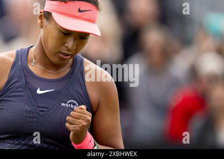 ROSMALEN - Naomi Osaka (JPN) en action contre Suzan Lamens (NED) lors de la cinquième journée du tournoi Libema Open à Rosmalen. PONCEUSE ANP KONING Banque D'Images