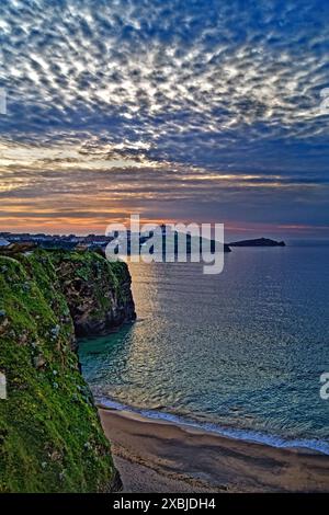 Royaume-Uni, Cornouailles, Newquay, coucher de soleil sur Towan Head Banque D'Images