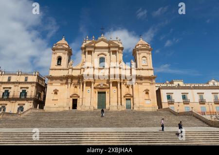 Cathédrale de Noto Cattedrale di Noto, la cathédrale originale de Noto a été détruite dans le tremblement de terre dévastateur de 1693, qui a détruit de nombreuses villes dans Banque D'Images