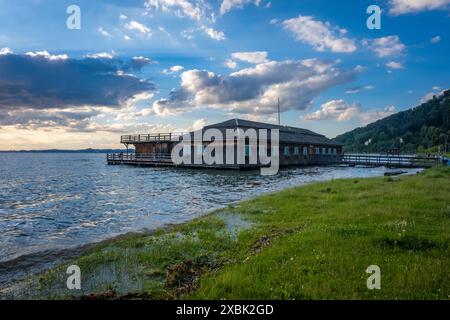 Détente à la maison de bains Mili à Bregenz au bord du lac de Constance en Autriche Banque D'Images