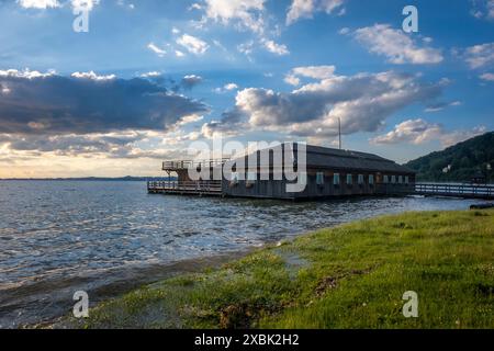 Détente à la maison de bains Mili à Bregenz au bord du lac de Constance en Autriche Banque D'Images