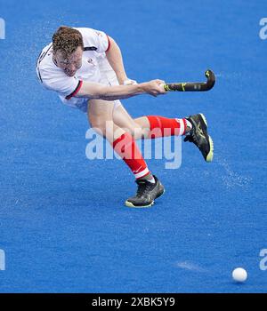 James Albery de Grande-Bretagne en action lors du match de la FIH Hockey Pro League au Lee Valley Hockey and Tennis Centre, Londres. Date de la photo : mercredi 12 juin 2024. Banque D'Images