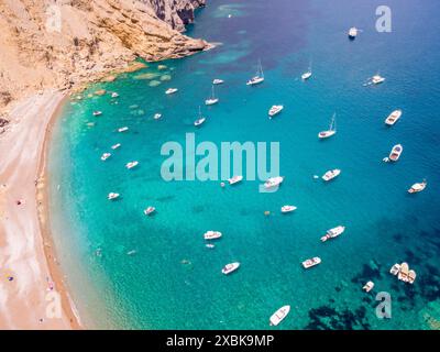 Bateaux de plaisance, plage es Coll Baix, Alcudia, Majorque, Îles Baléares, Espagne Banque D'Images