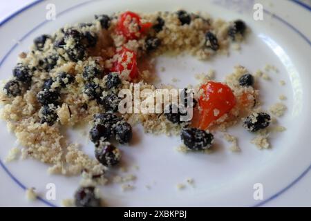 Typique fourmi avec farine de manioc, également connu sous le nom d'ica, repas indigène typique de certains endroits à l'intérieur du brésil Banque D'Images