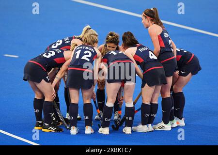 La Grande-Bretagne forme un caucus pendant le match de la FIH Hockey Pro League féminine au Lee Valley Hockey and Tennis Centre, à Londres. Date de la photo : mercredi 12 juin 2024. Banque D'Images