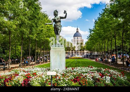 Statue en bronze de l'acteur grec par Charles-Arthur Bourgeois à l'intérieur du jardin du Luxembourg dans le 6ème arrondissement de Paris, Paris, France. Banque D'Images