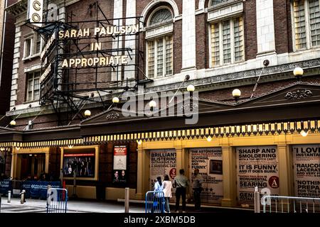 « Sarah Paulson in Appropriate » au Belasco Theatre de Broadway, New York, NY., USA Banque D'Images