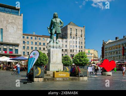 Monument de Haendel par le sculpteur Hermann Heidel en l'honneur du compositeur baroque George Frideric Haendel, place du marché, Halle an der Saale Banque D'Images