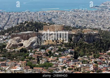 Vue sur l'Acropole au Pirée et le golfe Saronique, de Lycabette, Lykavittos, Athènes, Grèce Banque D'Images