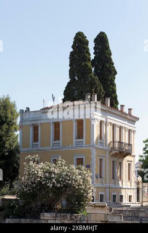 Villa néoclassique dans le centre historique de Plaka, Athènes, Grèce Banque D'Images