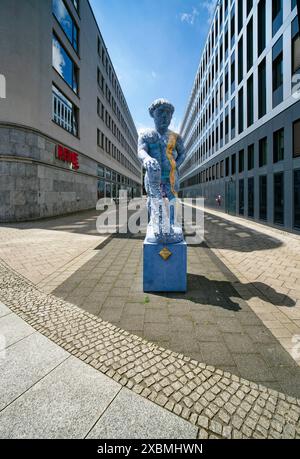 Sculpture Hallescher Schweinehirt de Carsten Theumer face au Hallmarkt, Halle an der Saale, Saxe-Anhalt, Allemagne Banque D'Images