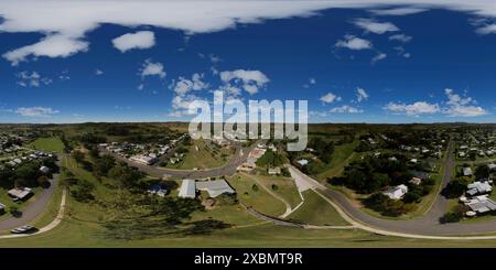 Vue panoramique à 360° de Panorama aérien à 360° du petit village régional de South Burnett de Goomeri Queensland Australie