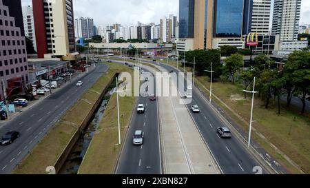 Itinéraire de transit de la BRT à Salvador salvador, bahia, brésil - 28 janvier 2022 : vue des travaux de mise en œuvre du système BRT sur l'Avenida Antanio Carlo Magalhaes dans la ville de Salvador. SALVADOR BAHIA BRÉSIL Copyright : xJoaxSouzax 080423JOA010199 20240613 Banque D'Images