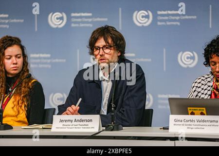 Bonn, Allemagne, Allemagne. 11 juin 2024. JEREMY ANDERSON, directeur de Lost transition, prend la parole lors d’une conférence de presse sur la campagne mondiale pour réclamer la justice climatique (DCJ) au Centre de conférences mondial du Campus des Nations Unies à Bonn le jour 7 de la conférence SB 60. C’est la préparation de la COP29 qui aura lieu à Bakou, Azerbaïdjan, en novembre de cette année. (Crédit image : © Bianca Otero/ZUMA Press Wire) USAGE ÉDITORIAL SEULEMENT! Non destiné à UN USAGE commercial ! Banque D'Images