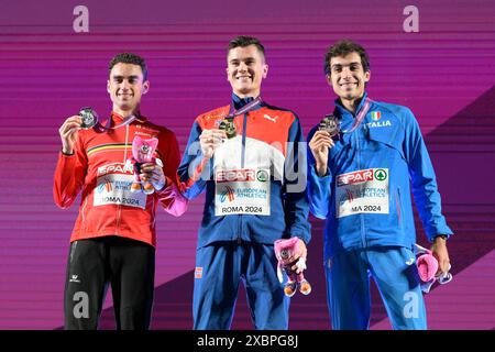 Roma, Italie. 12 juin 2024. Le médaillé d'argent Jochem Vermeulen de l'équipe Belgique, le médaillé d'or Jakob Ingebrigtsen de l'équipe Norvège et le médaillé de bronze Pietro Arese de l'équipe Italie posent pour une photo lors de la cérémonie de remise des médailles du 1500 m hommes lors de la 26e édition des Championnats d'Europe d'athlétisme Rome 2024 au stade Olympique de Rome, Italie - mercredi 12 juin 2024 - Sport, Athlétisme (photo de Fabrizio Corradetti/LaPresse) crédit : LaPresse/Alamy Live News Banque D'Images