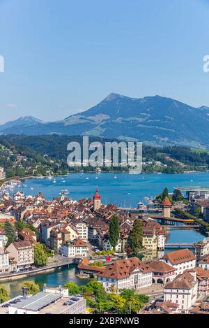 Belle vue sur la vieille ville de Lucerne, les montagnes et les lacs, Suisse, 16 août 2022 Banque D'Images