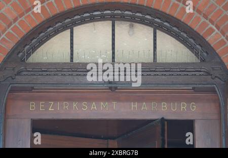 05 juin 2024, Hambourg : vue du bureau de district de la mairie de Harburg dans le quartier de Harburg. Photo : Marcus Brandt/dpa Banque D'Images