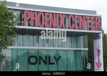 05 juin 2024, Hambourg : vue sur le centre commercial Phoenix Center Harburg dans le quartier de Harburg. Photo : Marcus Brandt/dpa Banque D'Images