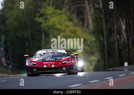 66 PETROBELLI Giacomo (ita), TEN VOORDE Larry (nld), YOLUC Salih (tur), JMW Motorsport, Ferrari 296 LMGT3 #66, LM GT3, action lors des essais libres 1 des 24 heures du Mans 2024, 4ème manche du Championnat du monde d'Endurance FIA 2024, sur le circuit des 24 heures du Mans, le 12 juin 2024 au Mans, France - photo Joao Filipe/DPPI crédit : DPPI Media/Alamy Live News Banque D'Images