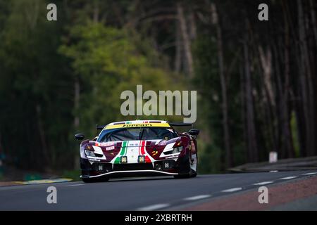 155 LAURSEN Johnny (dnk), LAURSEN Conrad (dnk), TAYLOR Jordan (usa), Spirit of Race, Ferrari 296 LMGT3 #155, LM GT3, action lors des essais libres 1 des 24 heures du Mans 2024, 4ème manche du Championnat du monde FIA d'Endurance 2024, sur le circuit des 24 heures du Mans, le 12 juin 2024 au Mans, France - photo Joao Filipe/DPPI crédit : DPPI Media/Alamy Live News Banque D'Images