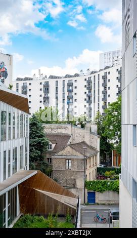 Paris, France, maisons anciennes parmi les bâtiments modernes, éditorial seulement. Banque D'Images